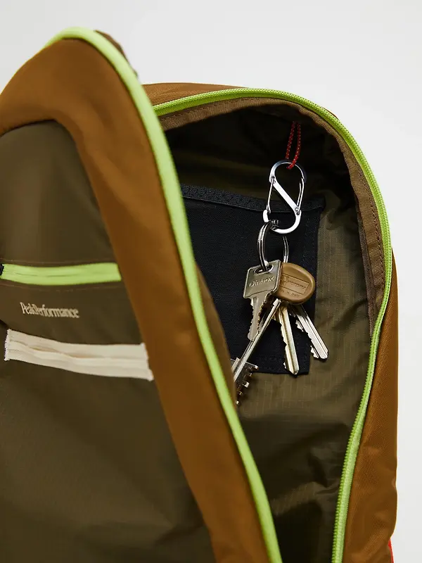 Peak Performance Outdoor Crossbody Bag 8.6L - Earthy Summit Image 9