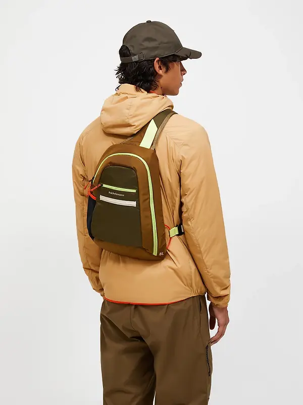 Peak Performance Outdoor Crossbody Bag 8.6L - Earthy Summit Image 2