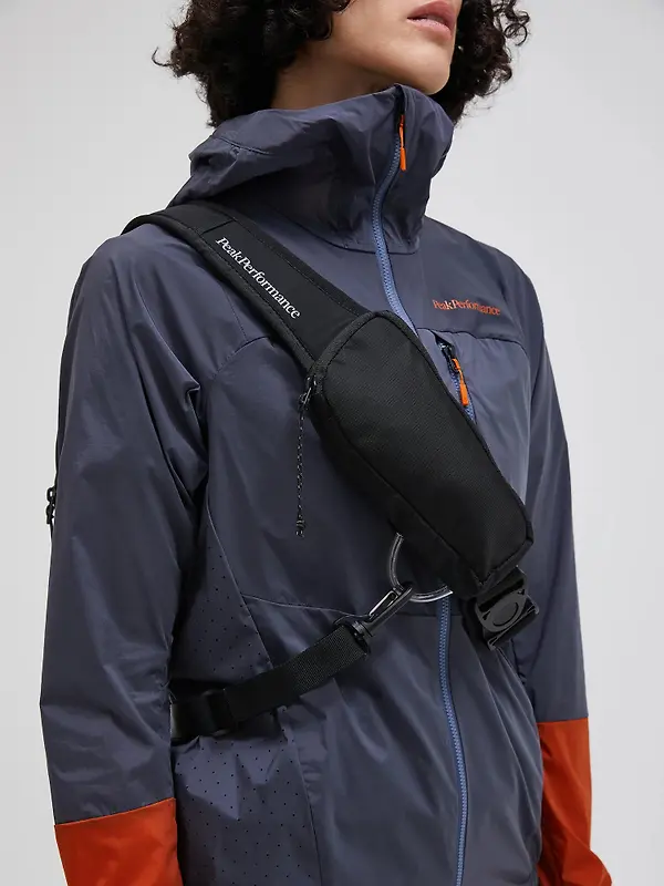 Peak Performance Outdoor Sling Bag 4.5L - Black Image 3
