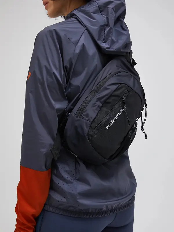 Peak Performance Outdoor Sling Bag 4.5L - Black Image 2