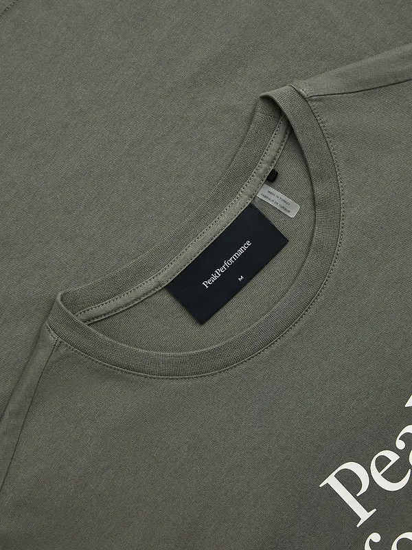 Peak Performance Men's Original Tee - Pine Needle/ Off White Image 4