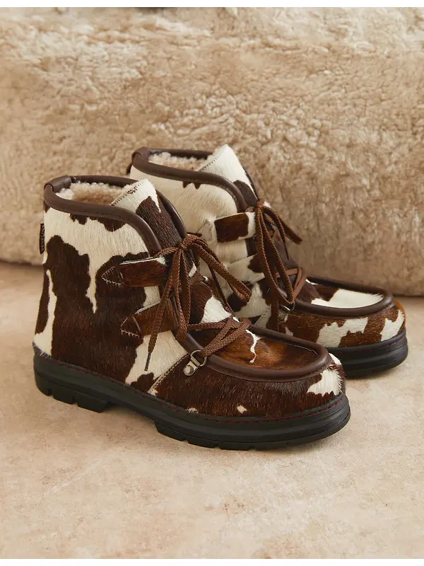 Penelope Chilvers Women's Incredible Friesian Shearling-Lined Boots - Brown/White Image 7