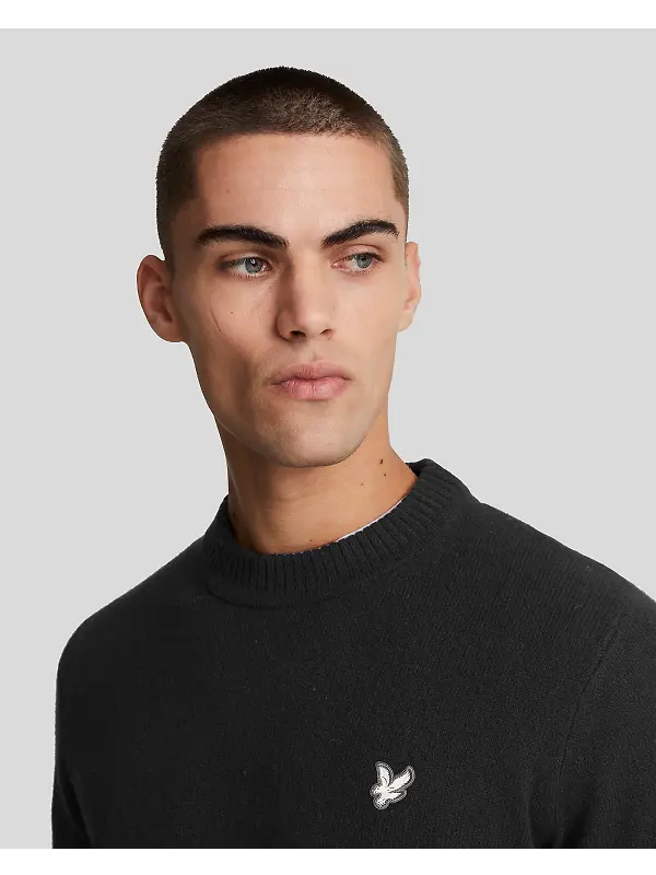 Lyle & Scott Men's Premium Lambswool Crew Neck Jumper - Lacquer Image 4