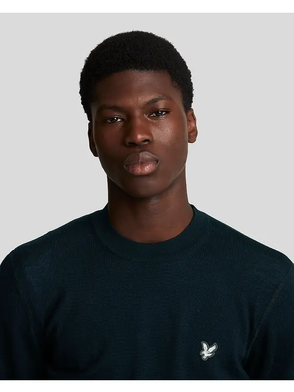 Lyle & Scott Men's Premium Merino Crew Neck Jumper - Lacquer Image 4