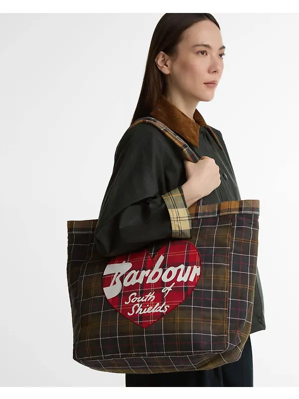 Barbour Women's Heart Tote Bag - Classic / Cardinal Image 3