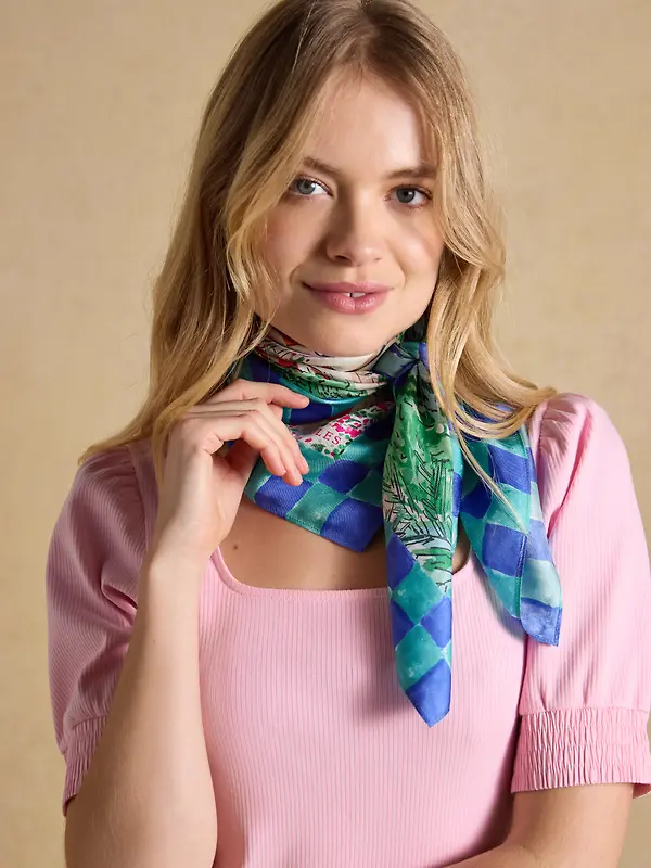 Joules Women's Bloomfield Square 100% Silk Scarf - Amalfi Scene Image 2