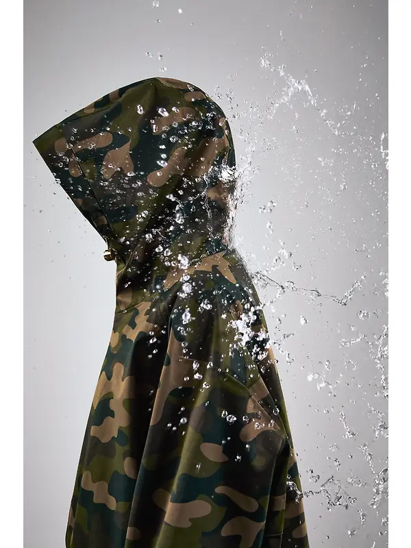 Holland Cooper Women's One-Size Lightweight Waterproof Coat - Camo Image 6