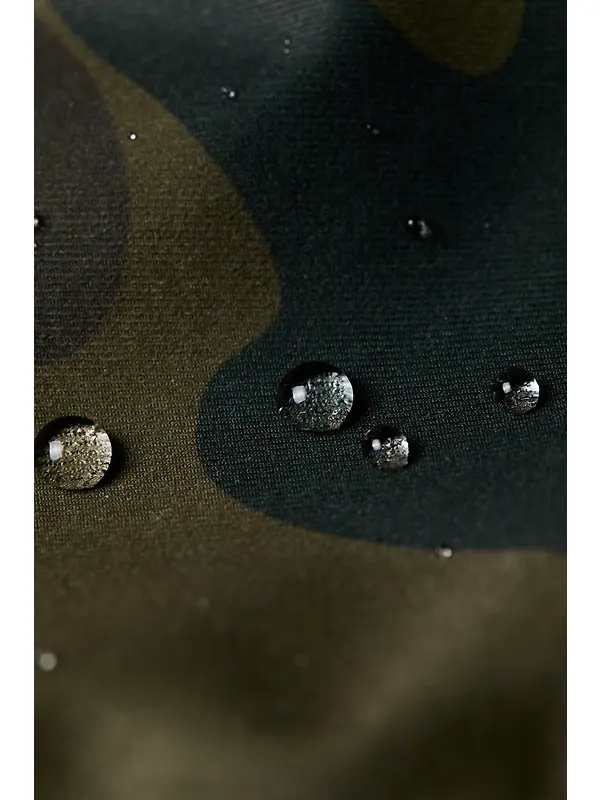 Holland Cooper Women's One-Size Lightweight Waterproof Coat - Camo Image 12