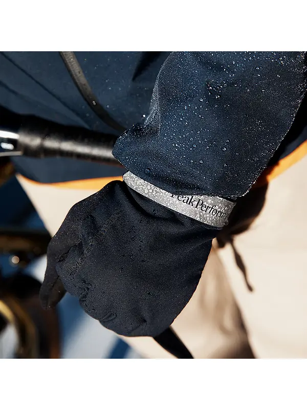 Peak Performance Commuter Gloves - Black Image 4
