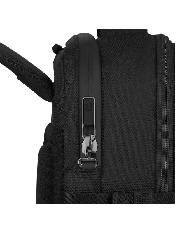 Victorinox Werks Traveler 7.0 Toiletry Bag - Black Image 2