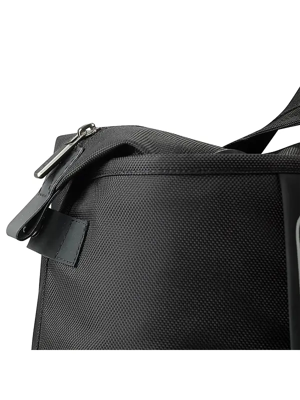 Victorinox Werks Traveler 6.0 Weekender Carry-All Tote - Black Image 8
