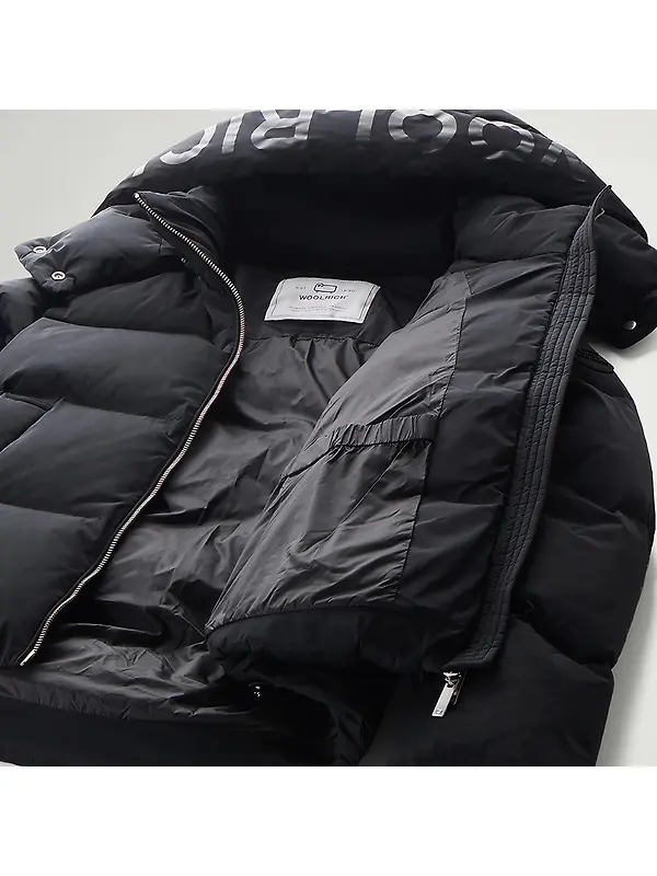 Woolrich Women's Short Alsea Down Puffer Jacket - Black Image 10