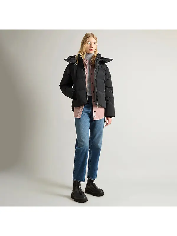 Woolrich Women's Short Alsea Down Puffer Jacket - Black Image 3