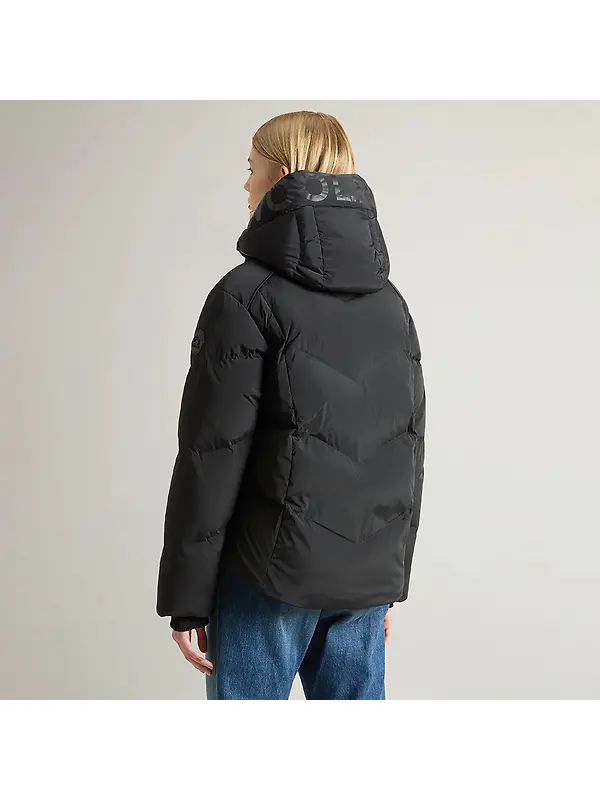 Woolrich Women's Short Alsea Down Puffer Jacket - Black Image 4