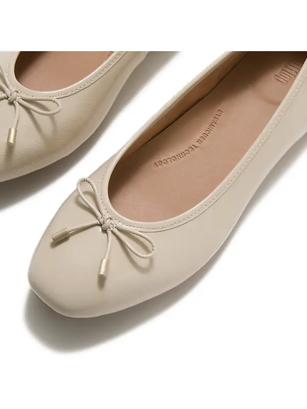FitFlop Women's Delicato Bow Textured Patent-Leather Ballet Flats - Hazy Taupe Image 4