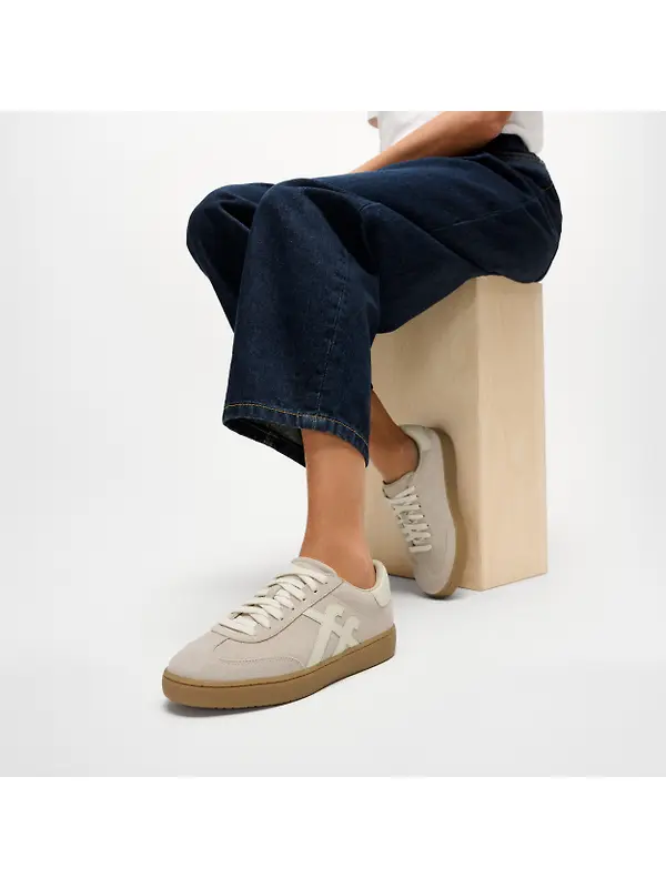 FitFlop Women's The Dash FF T-Toe Suede Trainers - Hazy Taupe / Cream Image 2