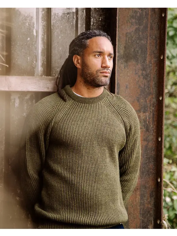 Peregrine Men's Ford Crew Jumper - Olive Image 8