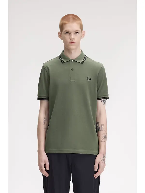 Fred Perry Men's M3600 Twin Tipped Shirt - Laurel Wreath Green / Black Image 2