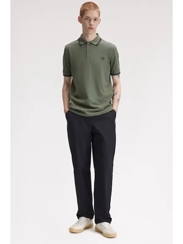 Fred Perry Men's M3600 Twin Tipped Shirt - Laurel Wreath Green / Black Image 5