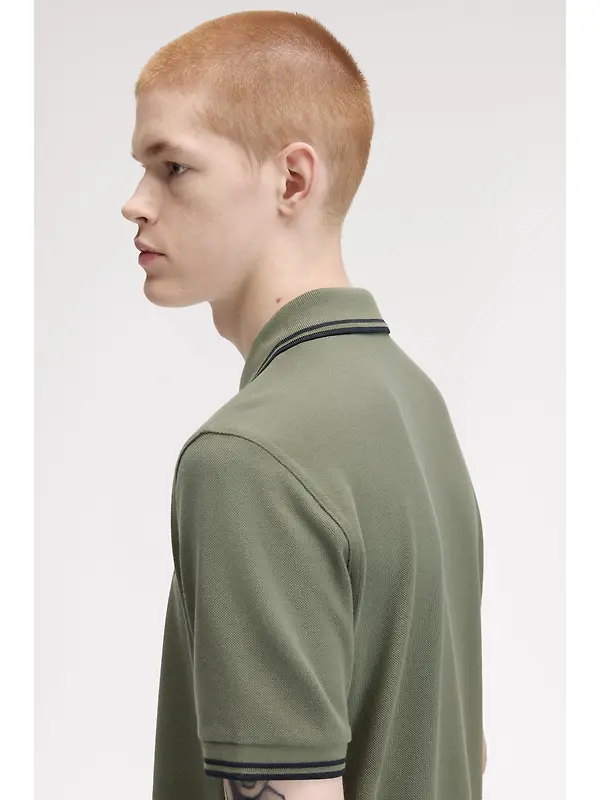 Fred Perry Men's M3600 Twin Tipped Shirt - Laurel Wreath Green / Black Image 6