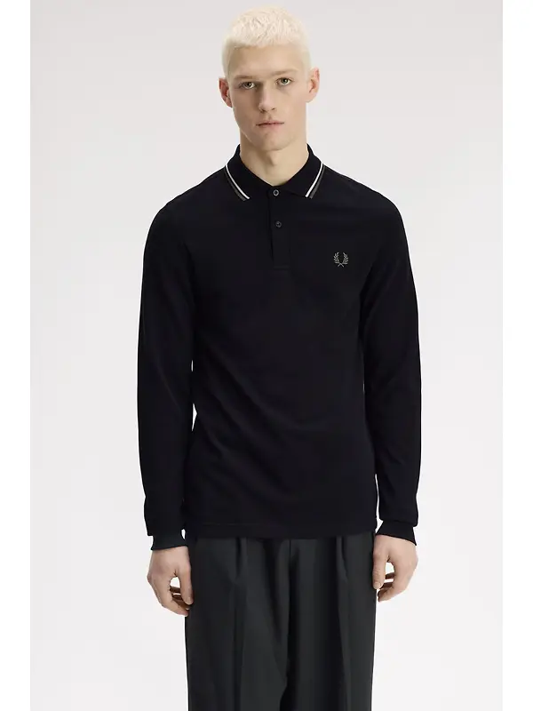 Fred Perry Men's M3636 LS Twin Tipped Shirt - Black / Ecru / Laurel Wreath Green Image 4