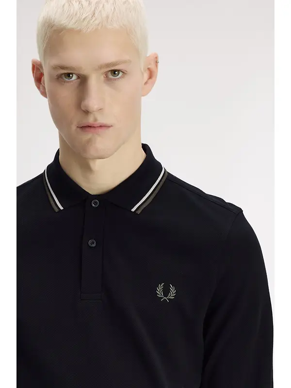 Fred Perry Men's M3636 LS Twin Tipped Shirt - Black / Ecru / Laurel Wreath Green Image 5
