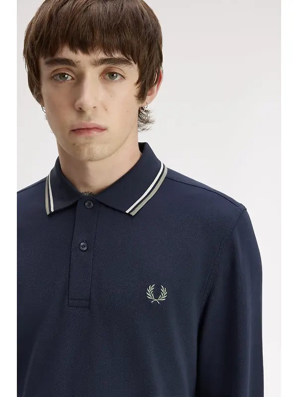 Fred Perry Men's M3636 LS Twin Tipped Shirt - Dark Airforce / Ecru / Seagrass Image 5