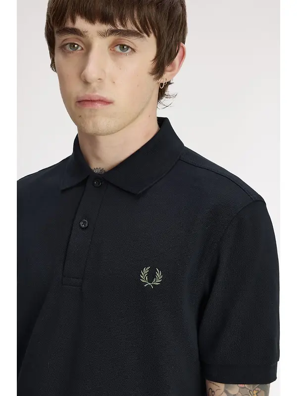 Fred Perry Men's M6000 Shirt - Black / Laurel Wreath Green Image 5