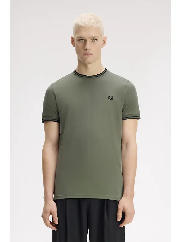 Fred Perry Men's Twin Tipped T-Shirt - Laurel Wreath Green / Black Image 2