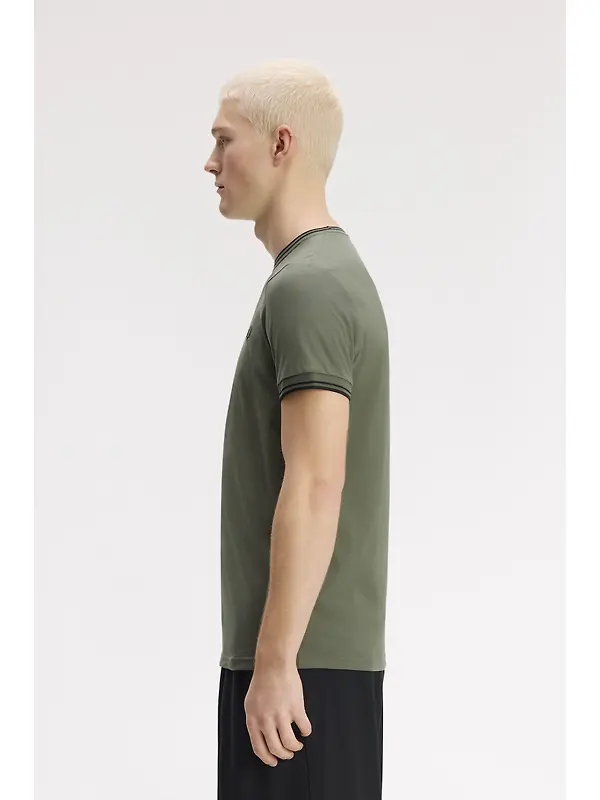 Fred Perry Men's Twin Tipped T-Shirt - Laurel Wreath Green / Black Image 3