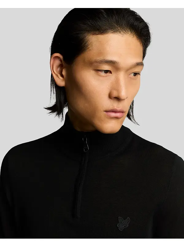 Lyle & Scott Men's Tonal Eagle Merino Quarter Zip Jumper - Jet Black Image 5