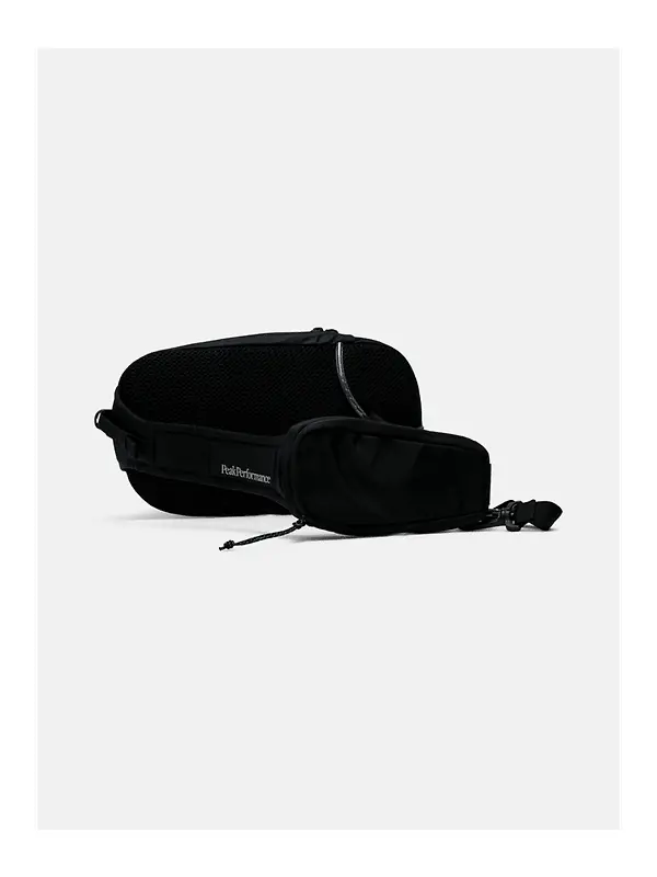 Peak Performance Outdoor Sling Bag 4.5L - Black Image 5
