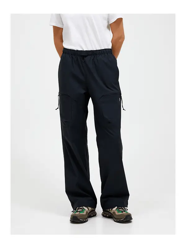 Peak Performance Women's Outdoor Cargo Pants - Black Image 2