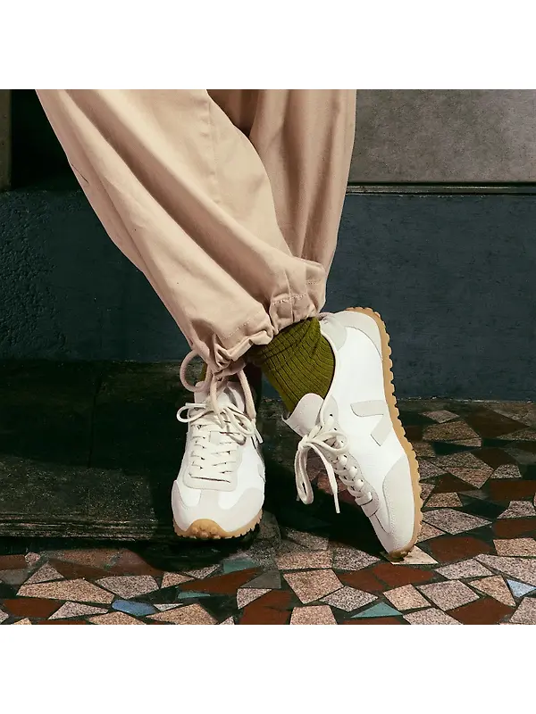 Veja Women's GT Leather Trainers - White Natural Image 2
