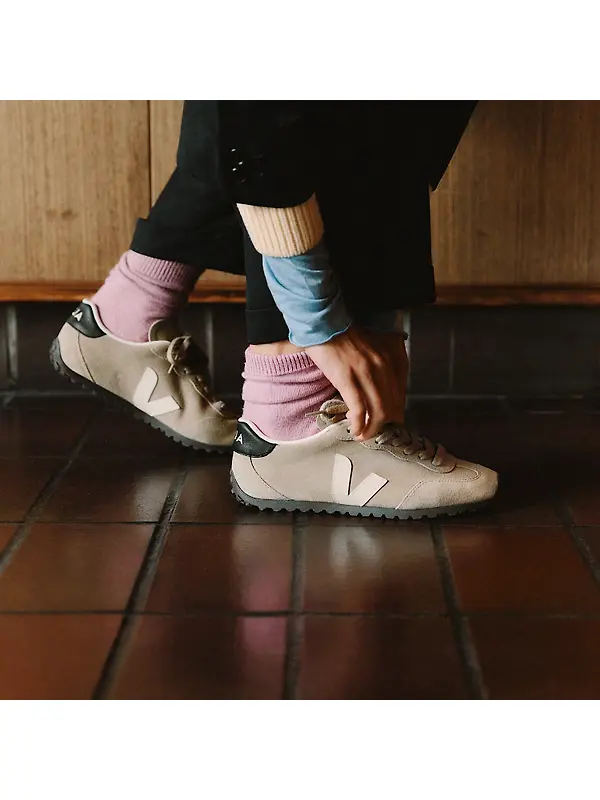 Veja Women's GT Suede Trainers - Taupe Pierre Image 2