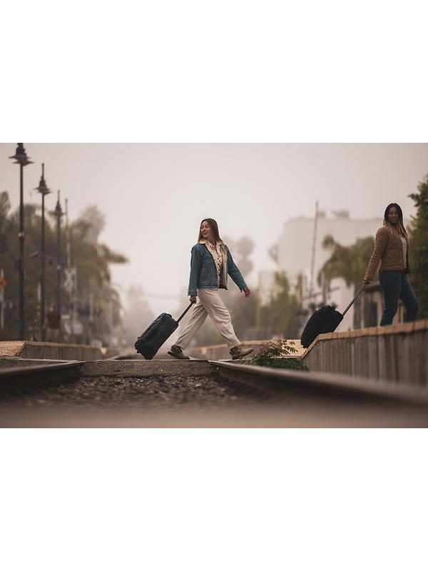 Dakine 365 Carry On Roller Bag LT 40L - Black Image 4