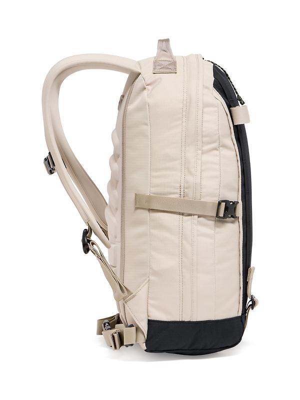 Haglöfs Tight Medium Backpack - True Black/Chalk Beige Image 7