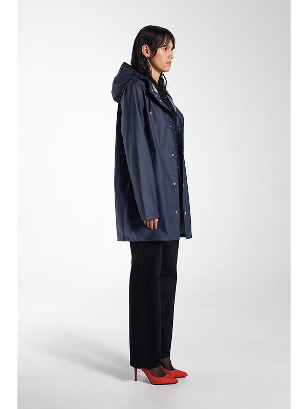 Stutterheim Stockholm Lightweight Raincoat - Navy Image 13