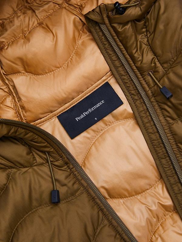 Peak Performance Women's Helium Down Hooded Jacket - Meadow Moss/Sierra Sand Image 9