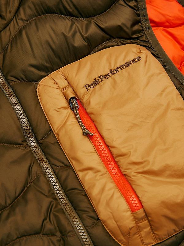 Peak Performance Men's Helium Utility Down Vest - Meadow Moss/Sierra Sand Image 9