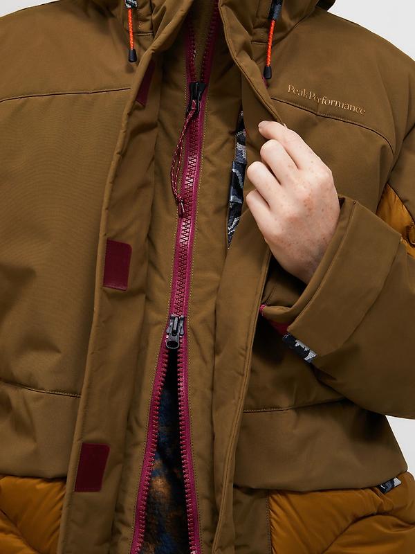 Peak Performance Women's Infusion Helium Down Parka - Meadow Moss/Earthy Summit Image 9