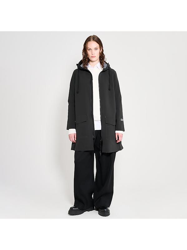 Stutterheim Women's Mosebacke Lightweight Patch Raincoat - Matte Black Image 2