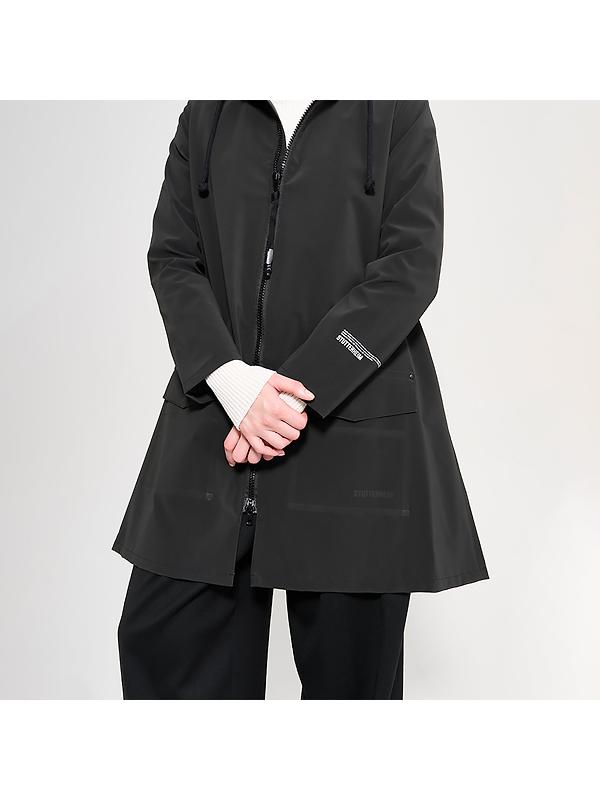 Stutterheim Women's Mosebacke Lightweight Patch Raincoat - Matte Black Image 6