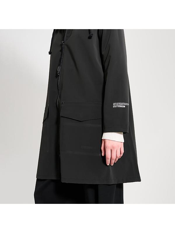 Stutterheim Women's Mosebacke Lightweight Patch Raincoat - Matte Black Image 7