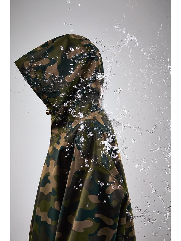 Holland Cooper Women's One-Size Lightweight Waterproof Coat - Camo Image 6