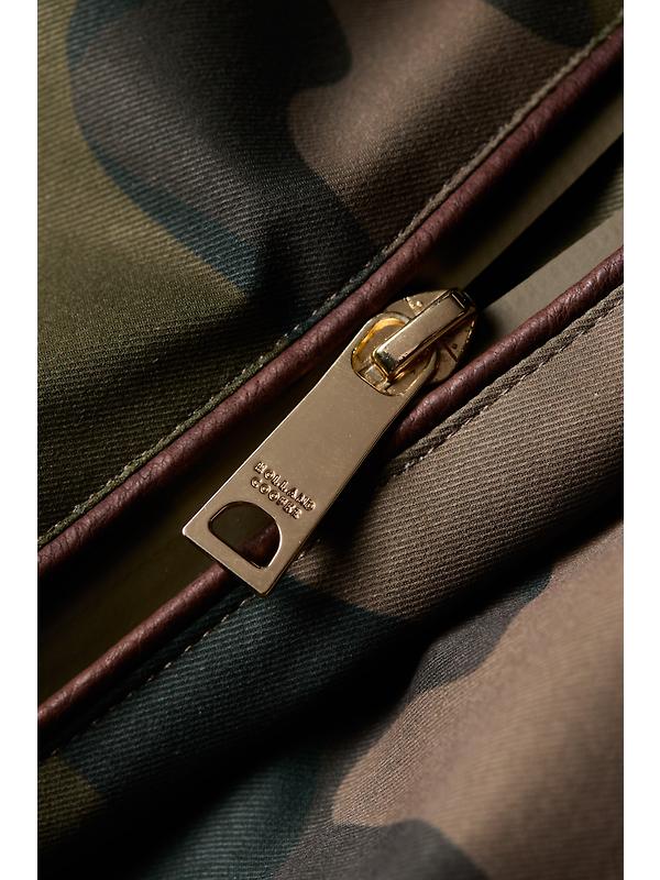 Holland Cooper Women's One-Size Lightweight Waterproof Coat - Camo Image 10