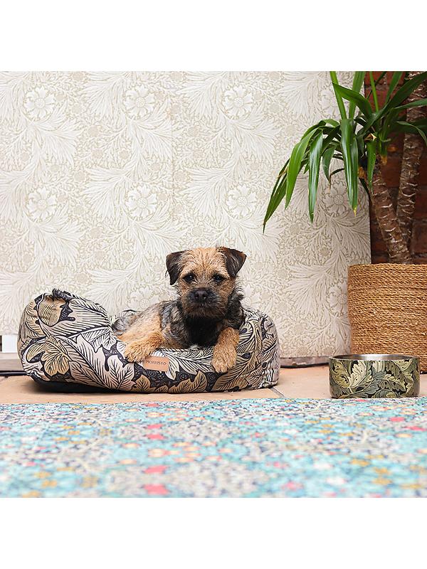 William Morris Square Dog Bed - Acanthus Print Image 2