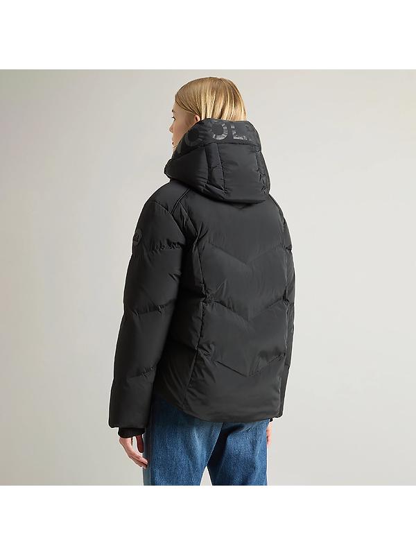 Woolrich Women's Short Alsea Down Puffer Jacket - Black Image 4