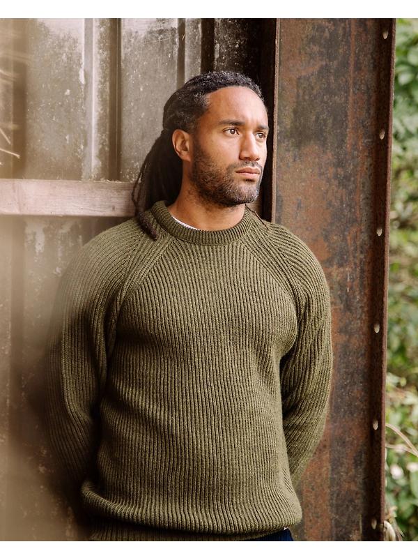 Peregrine Men's Ford Crew Jumper - Olive Image 8