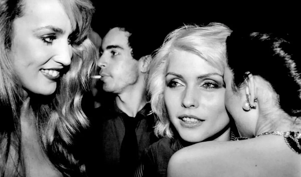 Timeless Style: A Definition Image